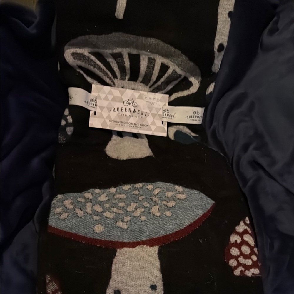 QueenWest Trading Co Mushroom Patterned Throw